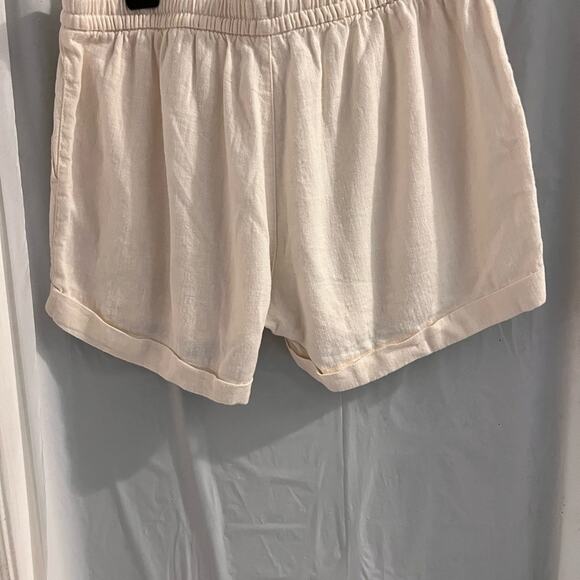 Old navy ivory cuffed drawstring waist shorts size small - Picture 4 of 5